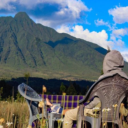 Under Volcanoes View Guest House Nyarugina Bagian luar foto