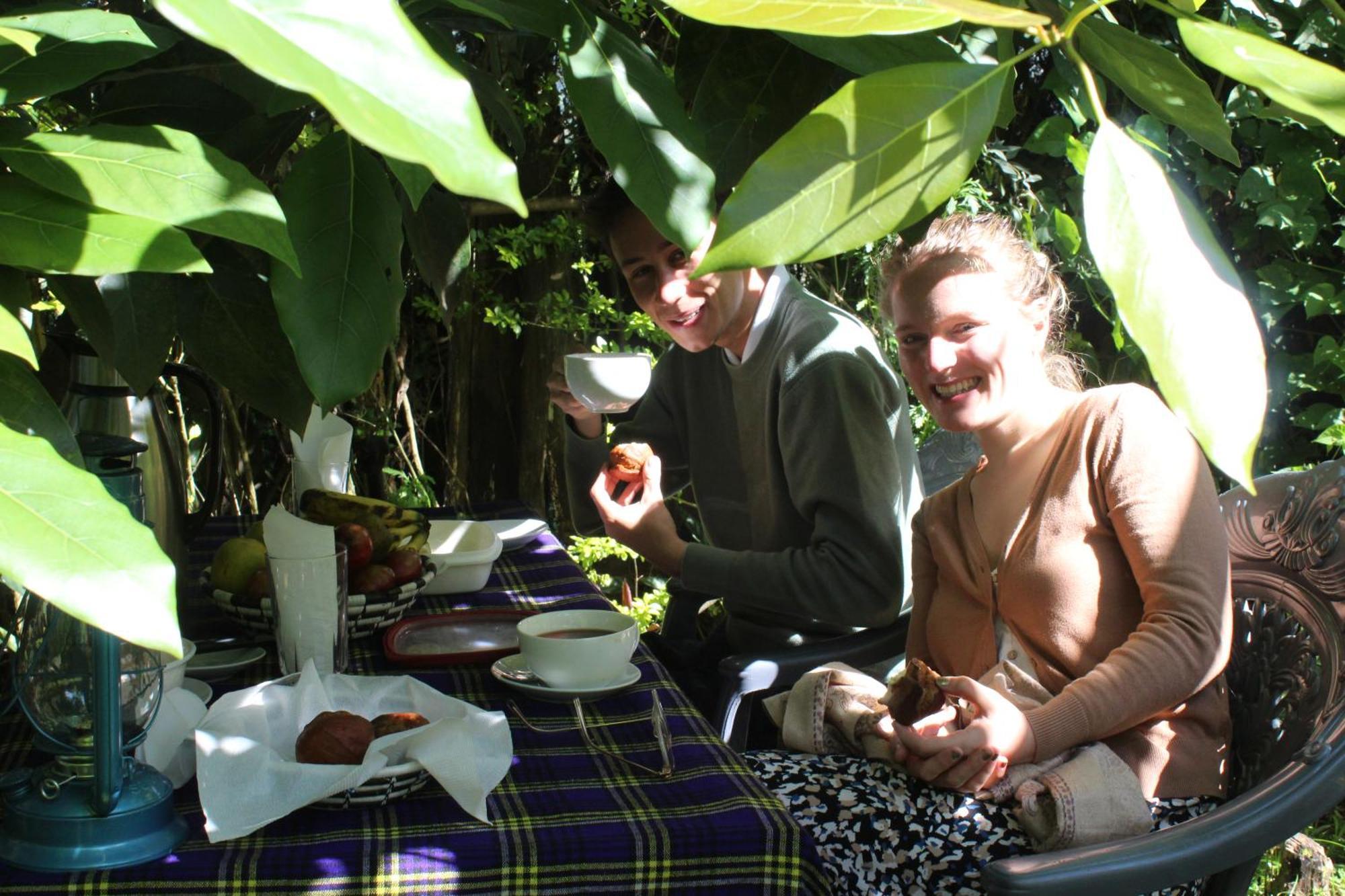 Under Volcanoes View Guest House Nyarugina Bagian luar foto